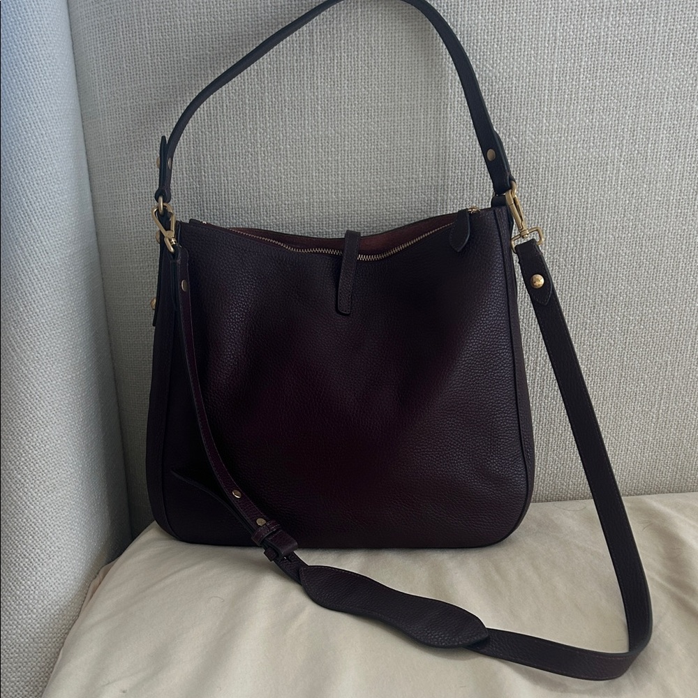 Elegant Burgundy Leather Crossbody Bag